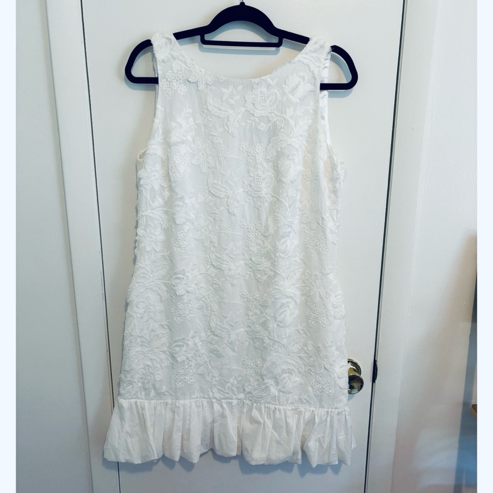 Women’s Medium White House Black Market White Dress with Floral Lace and Pockets